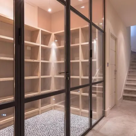 Вілла Chic With Private Pool And Daily Housekeeping