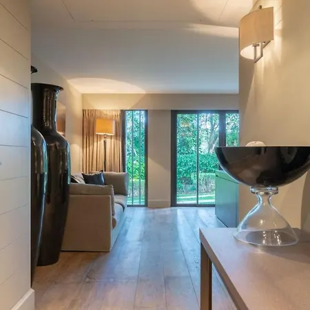 Chic With Private Pool And Daily Housekeeping *
