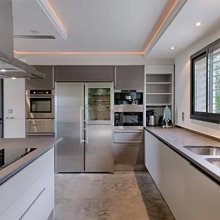 Chic With Private Pool And Daily Housekeeping *
