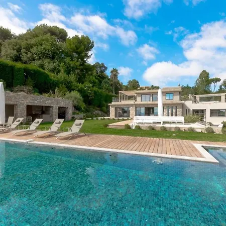 Вілла Chic With Private Pool And Daily Housekeeping