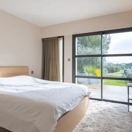Chic With Private Pool And Daily Housekeeping *