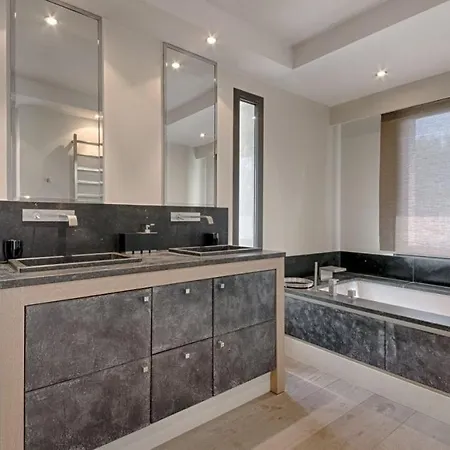 Вілла Chic With Private Pool And Daily Housekeeping