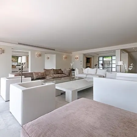 Вілла Chic With Private Pool And Daily Housekeeping *