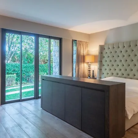 Chic With Private Pool And Daily Housekeeping Вілла